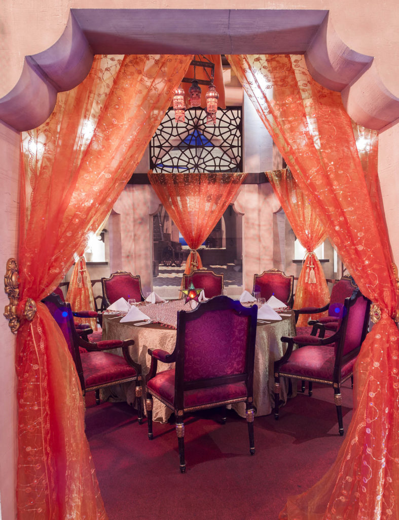 Ritz-Carlton-Doha-Qatar-Eating-Ramadan-Tent