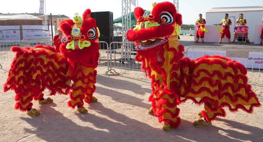 QIFF-Pearl-Qatar-Beach-Popup-Qatar-Food-Festival-Qatar-Eating-Lion-Dance