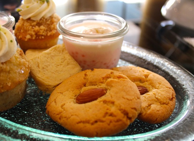 indian-afternoon-tea-westin-doha-luxe-lounge-qatareating-biscuits