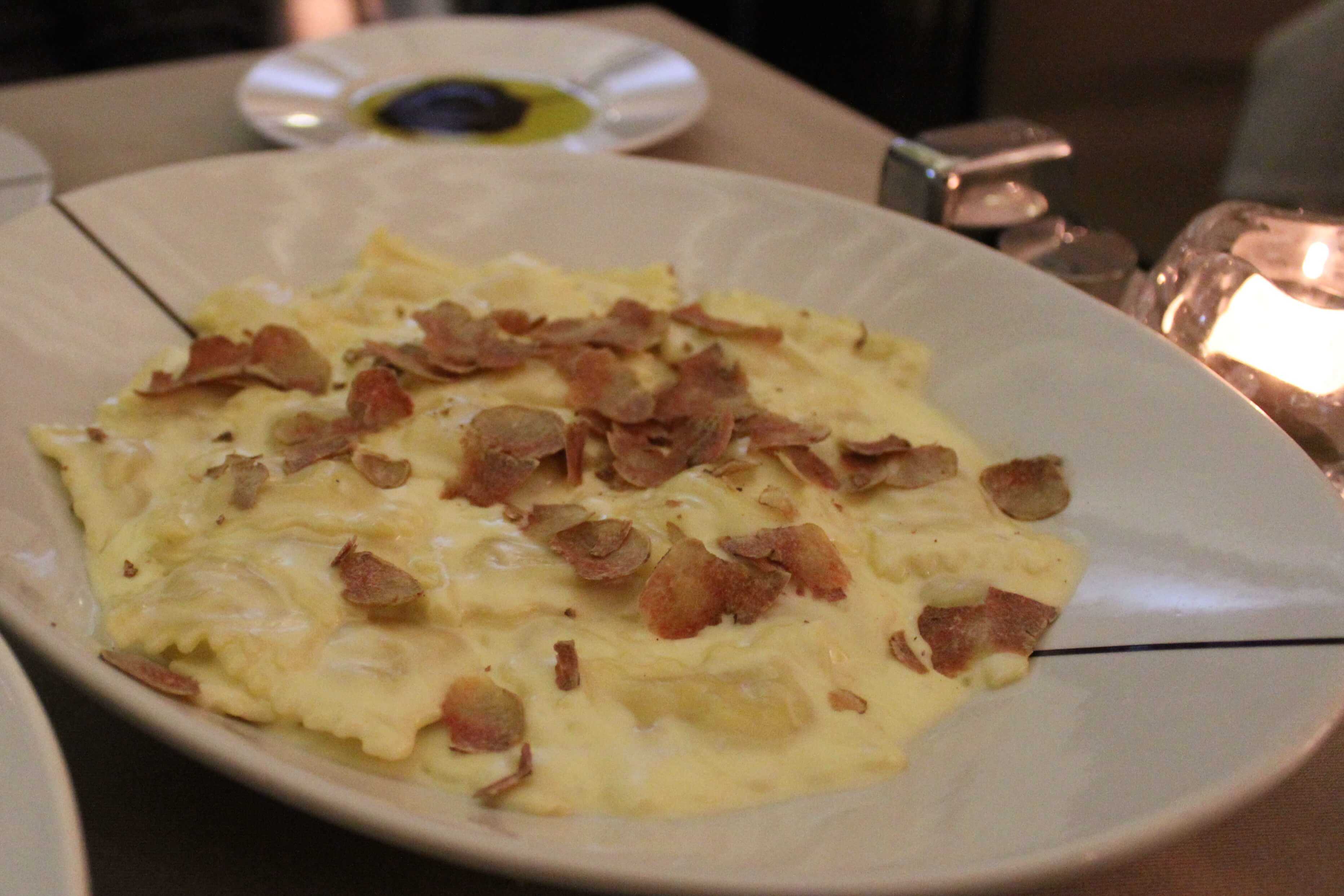 Papermoon-Jaidah-Square-Doha-Qatar-Eating-Truffle-Pasta